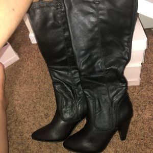 Women’s boot size 8.5